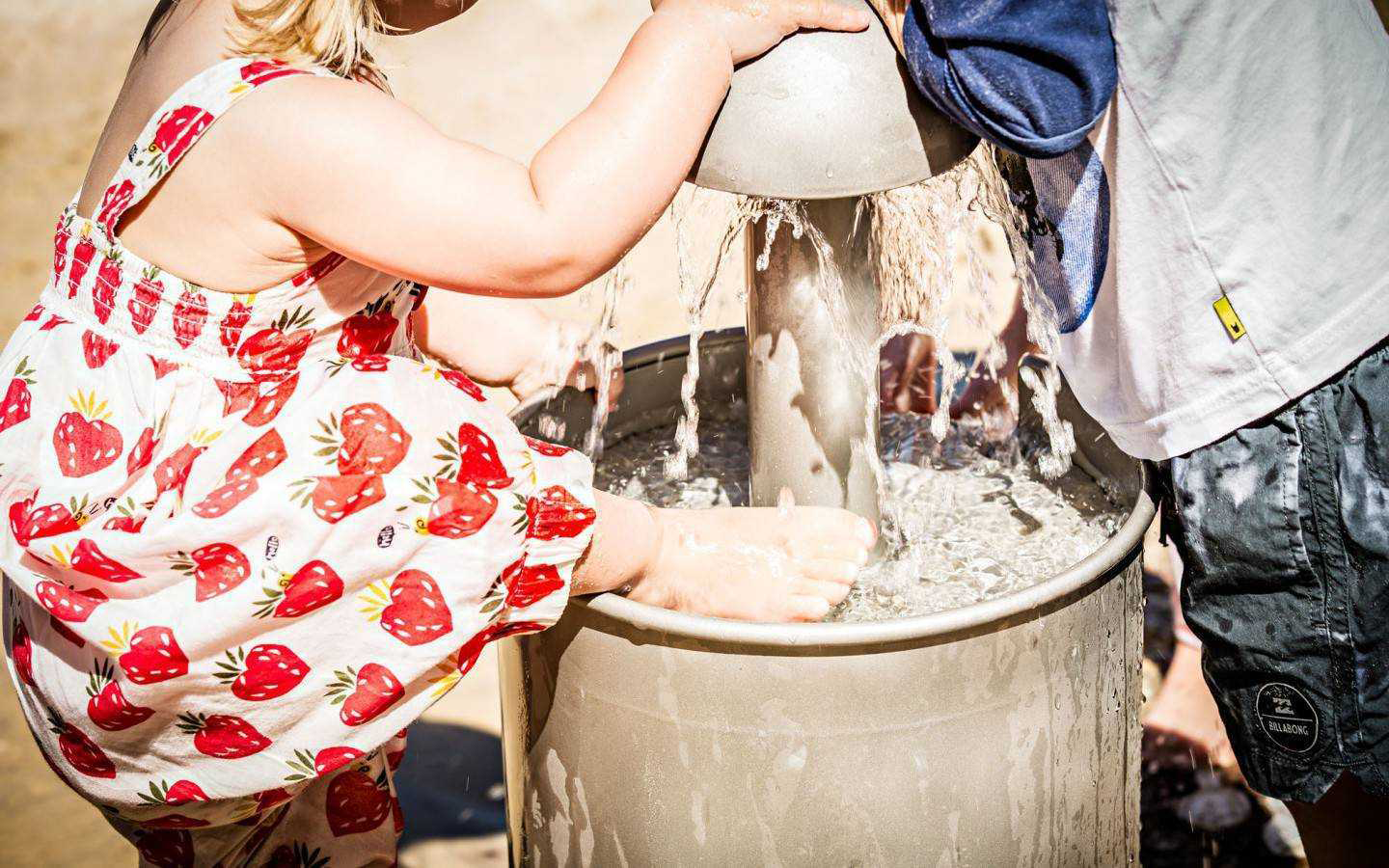 Amusement park design，environmental design，children，parent-child interaction ，outdoor，Play with water，sandy beach，forest，children，hexagon，