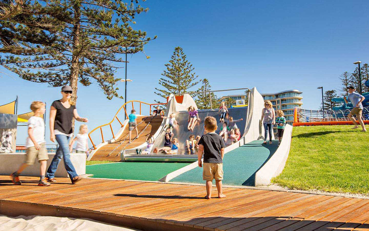 Amusement park design，environmental design，children，parent-child interaction ，outdoor，Play with water，sandy beach，forest，children，hexagon，
