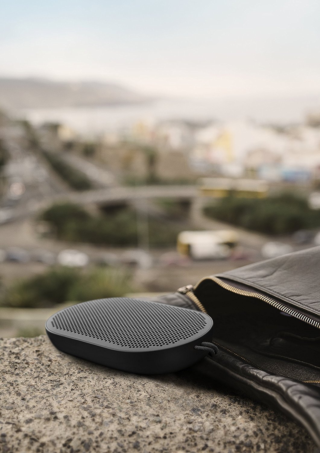 b&o，loudspeaker box，portable，Bluetooth，