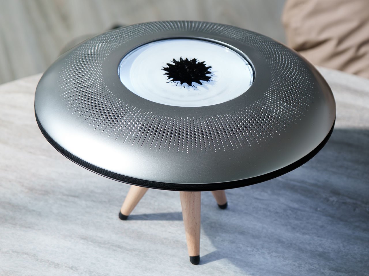 Ferromagnetic fluid，Visual Music，Bluetooth audio，Desktop Art，Black Technology，