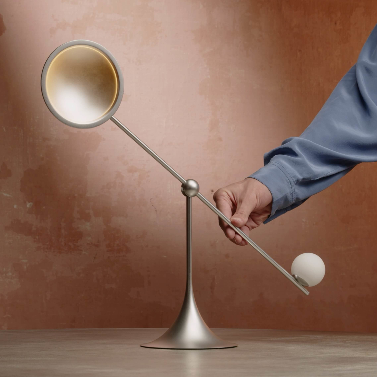 Sculpture table lamp，magnetic attraction positioning，Desktop Aesthetics，Lumio Ovo，Minimalist design ，