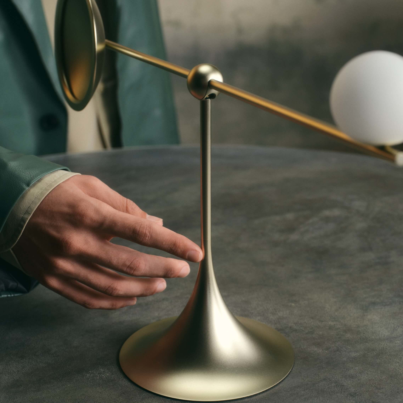 Sculpture table lamp，magnetic attraction positioning，Desktop Aesthetics，Lumio Ovo，Minimalist design ，