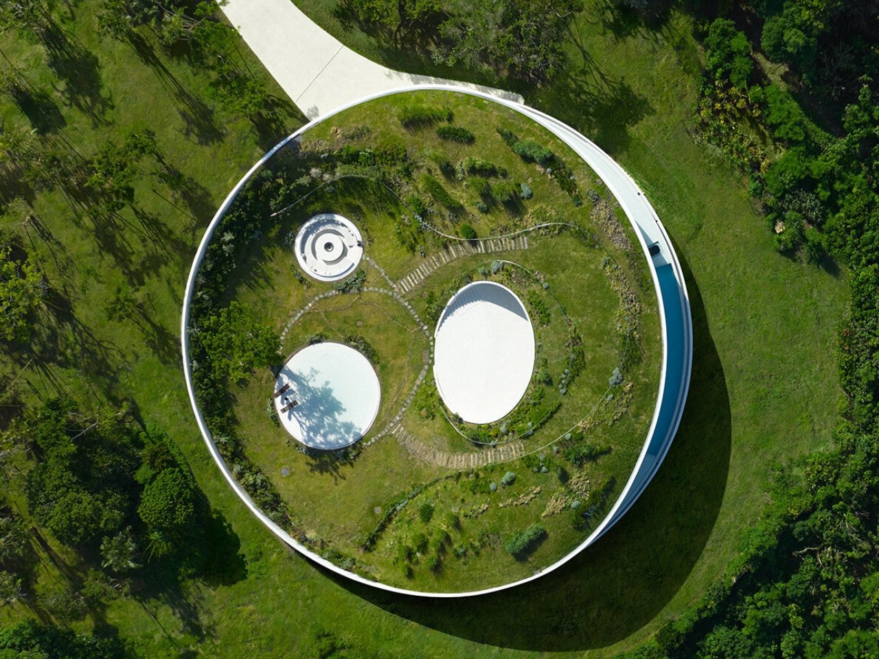 Earth Circular Villa，German Gold Award for Sustainable Architecture，Villa design，Prairie landscape，Sustainable design，
