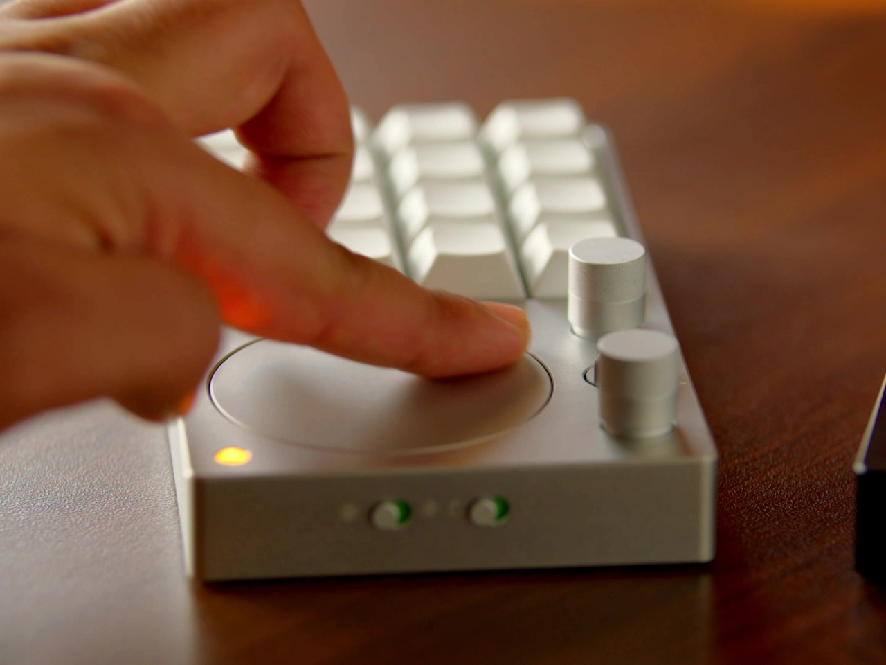 Double platform，Aluminum alloy CNC，BNK-16，Macro Keyboard，Haptic Knob，