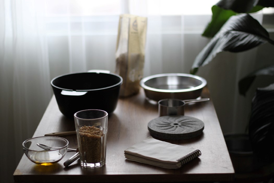 kitchen，Stone mill，family，black，