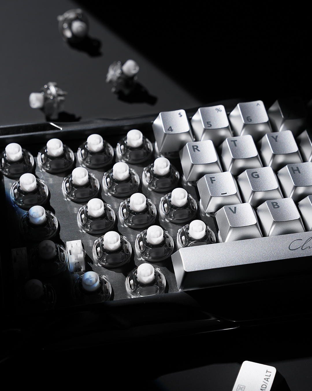 Gaming keyboard，industrial design，Mecha Tide Play，Game peripherals，Skeleton Design，