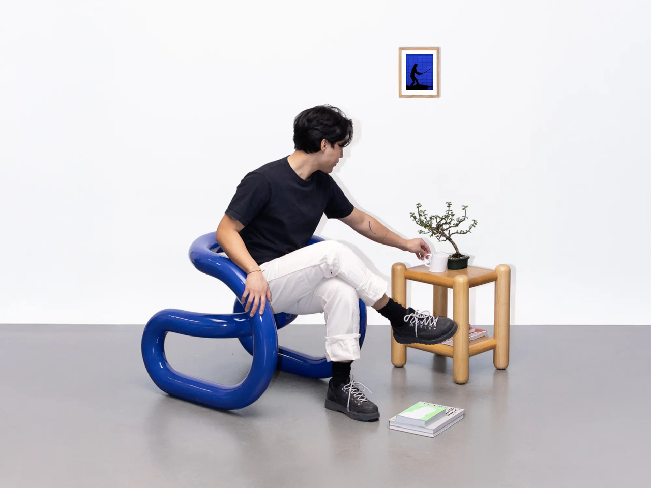 Single line seat，Sculpture furniture，minimalist loop，A stroke，