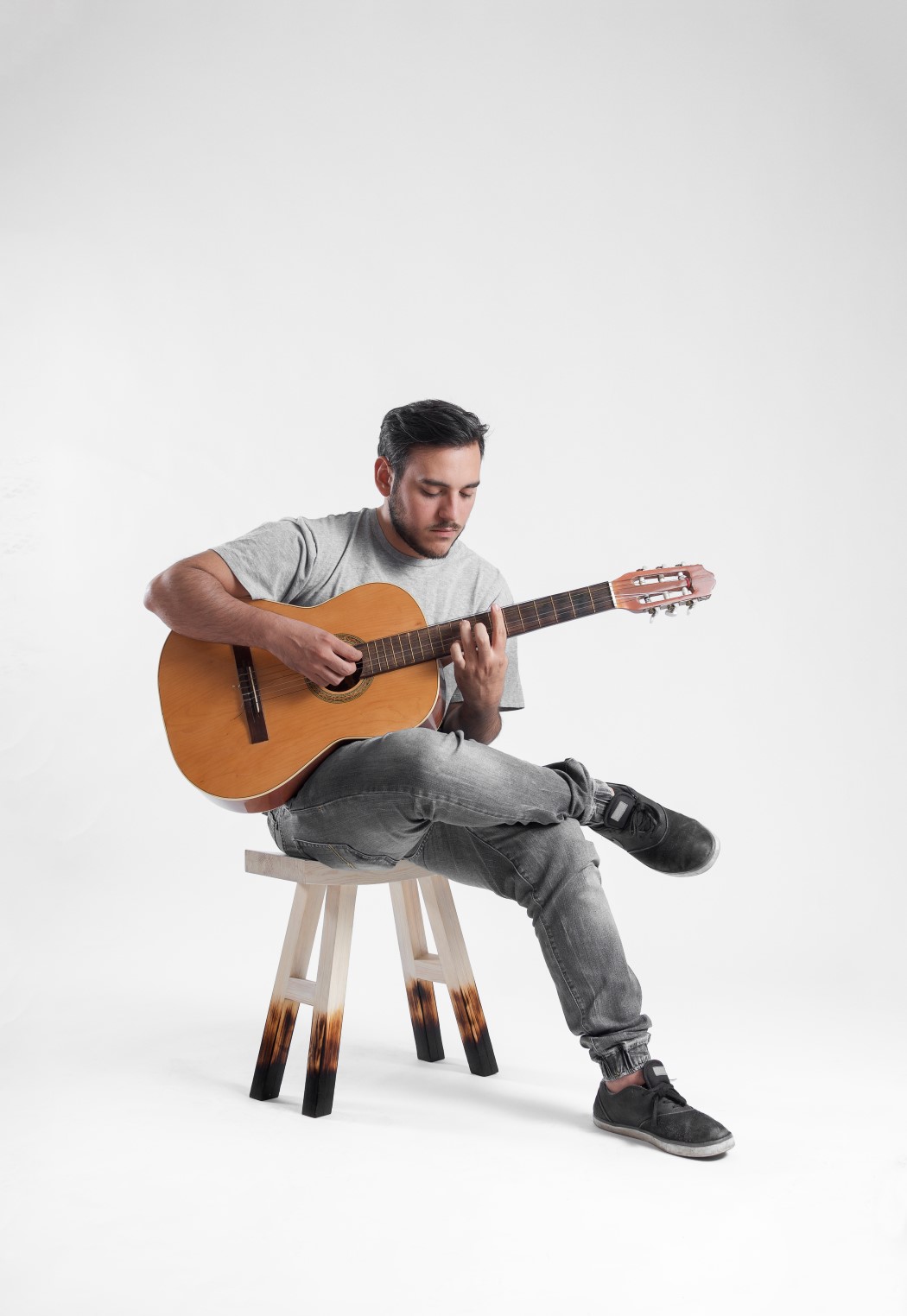 Alexander Cantu，wooden ，stool，Burnt Stool，