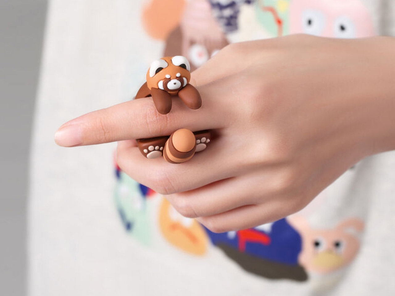 endangered animals，Recycled plastics，PCR，Environmental protection concept，Lipstick，