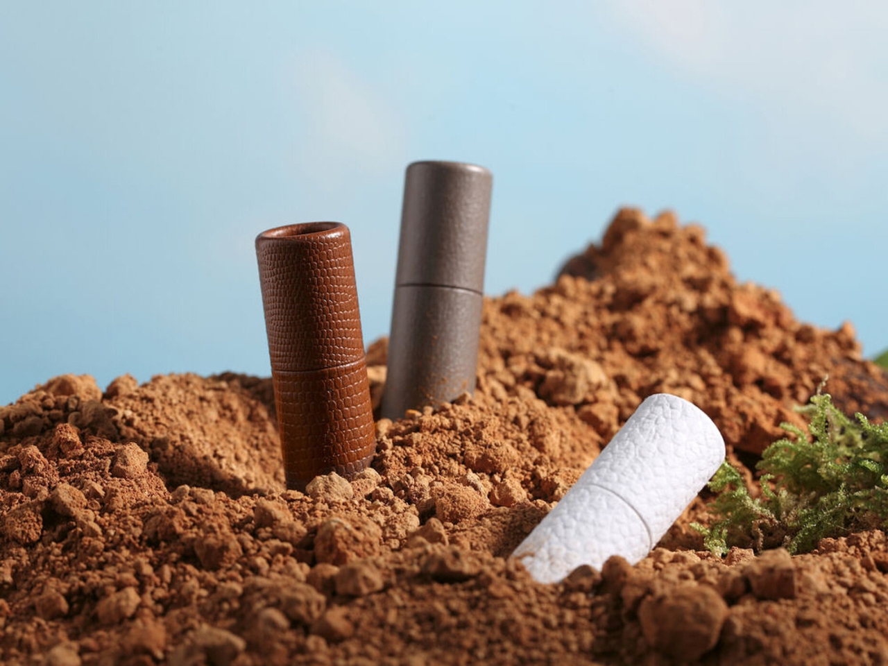 endangered animals，Recycled plastics，PCR，Environmental protection concept，Lipstick，