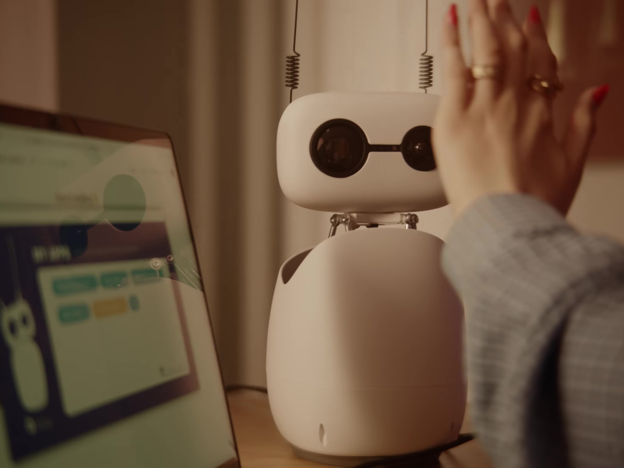 accompany type，robot，Reachy Mini，Desktop AI，Python programming，