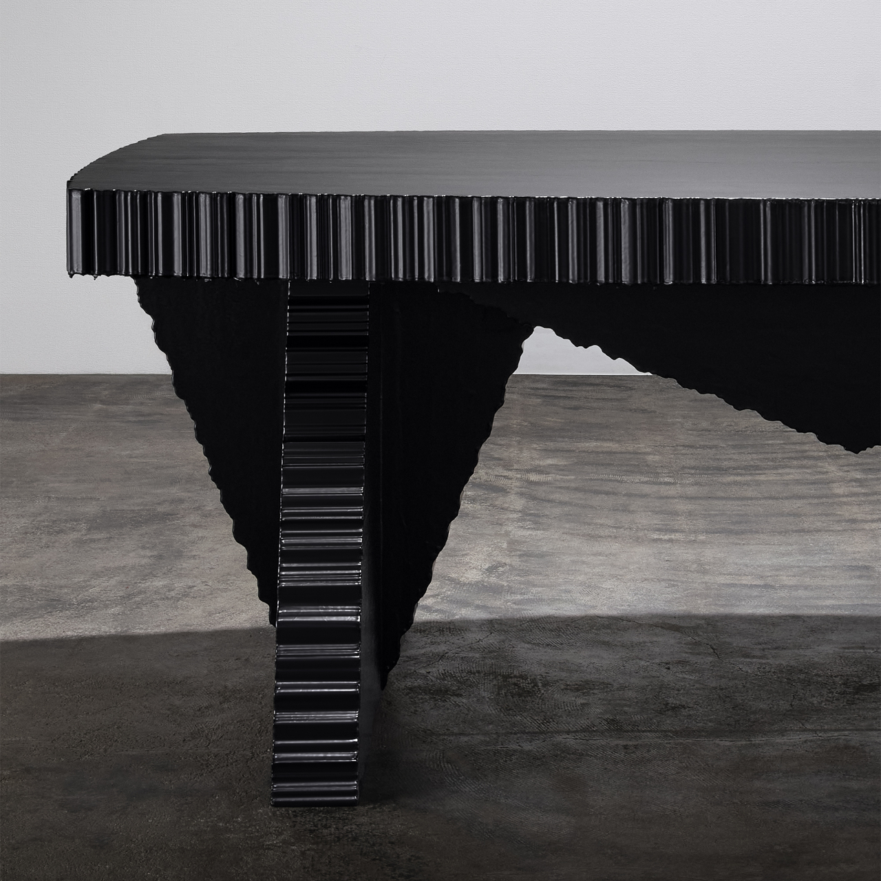 VNTA Table，Sculpture furniture，Environmental protection materials，Reuse of Pauline，