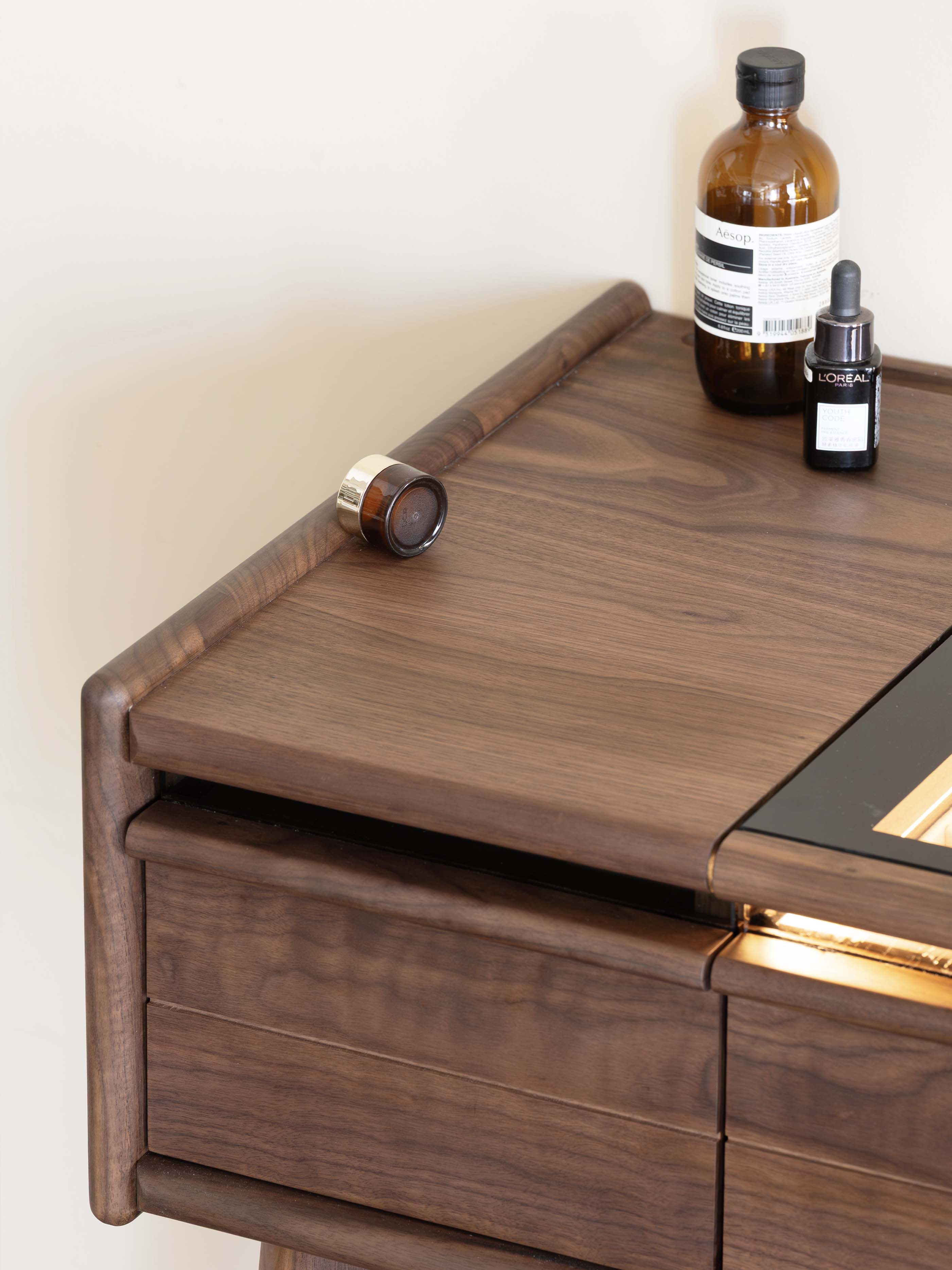 furniture design ，Residential Furniture，Original design，Solid wood furniture，Black walnut furniture，Dresser design，