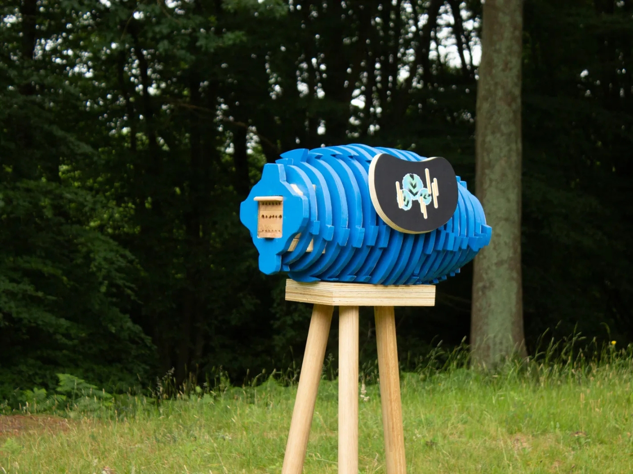 Seed Stories，Public art ，Bamboo frame，natural beehive，beeswax，