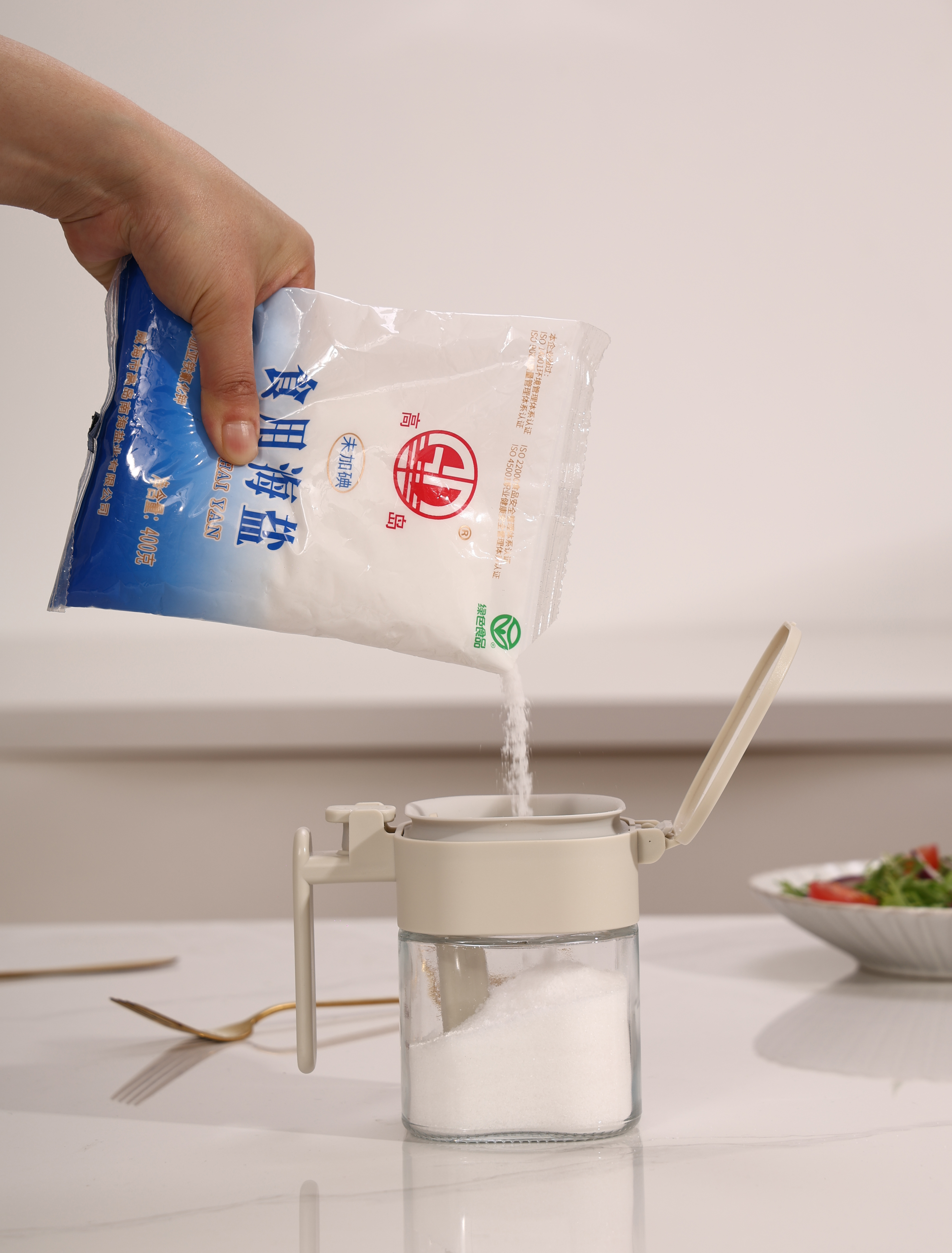 kitchen，Seasoning tank，A key to open the cover，