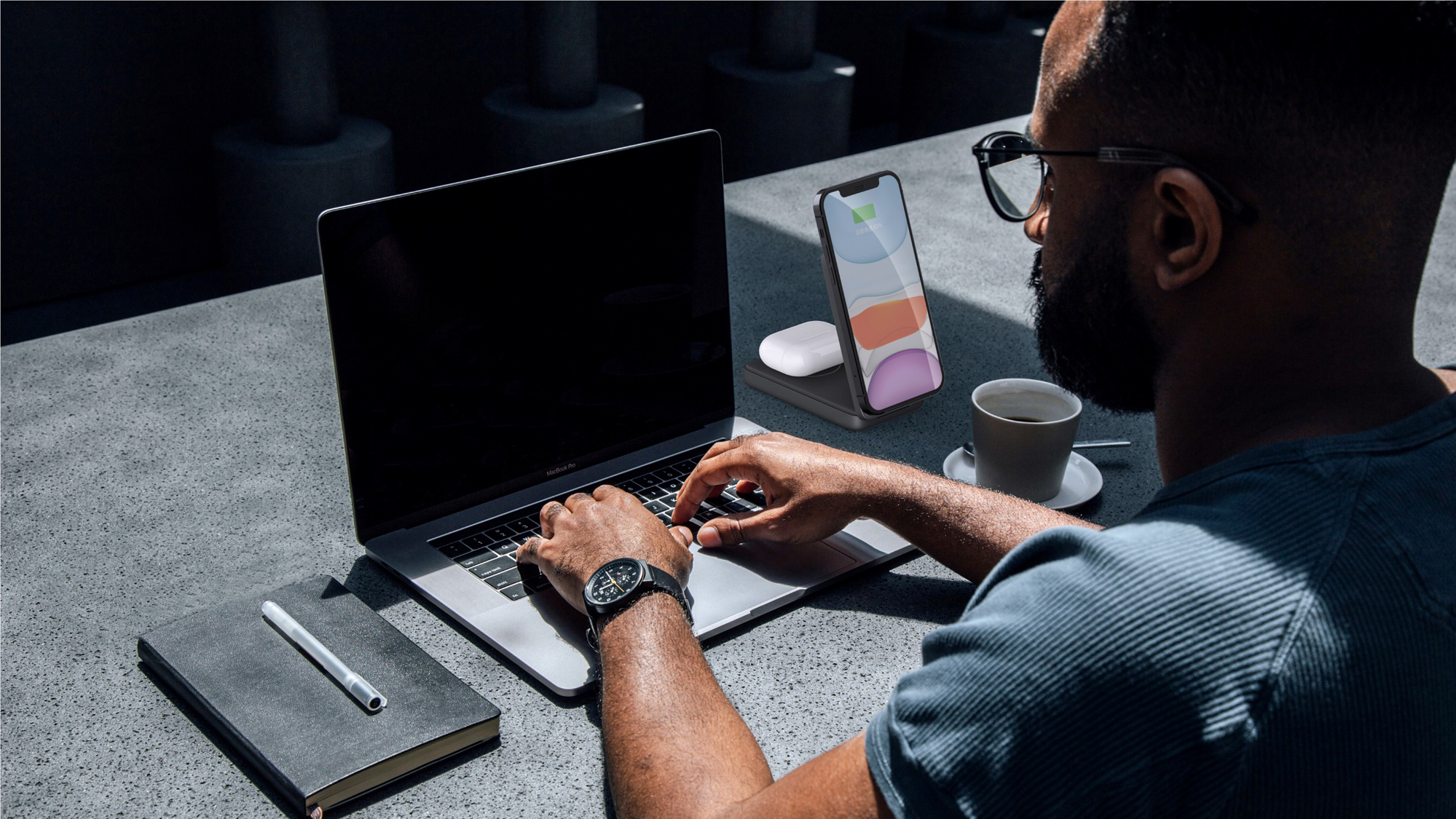 portable battery，Folding magnetic charging treasure，portable source，Bracket，product design，