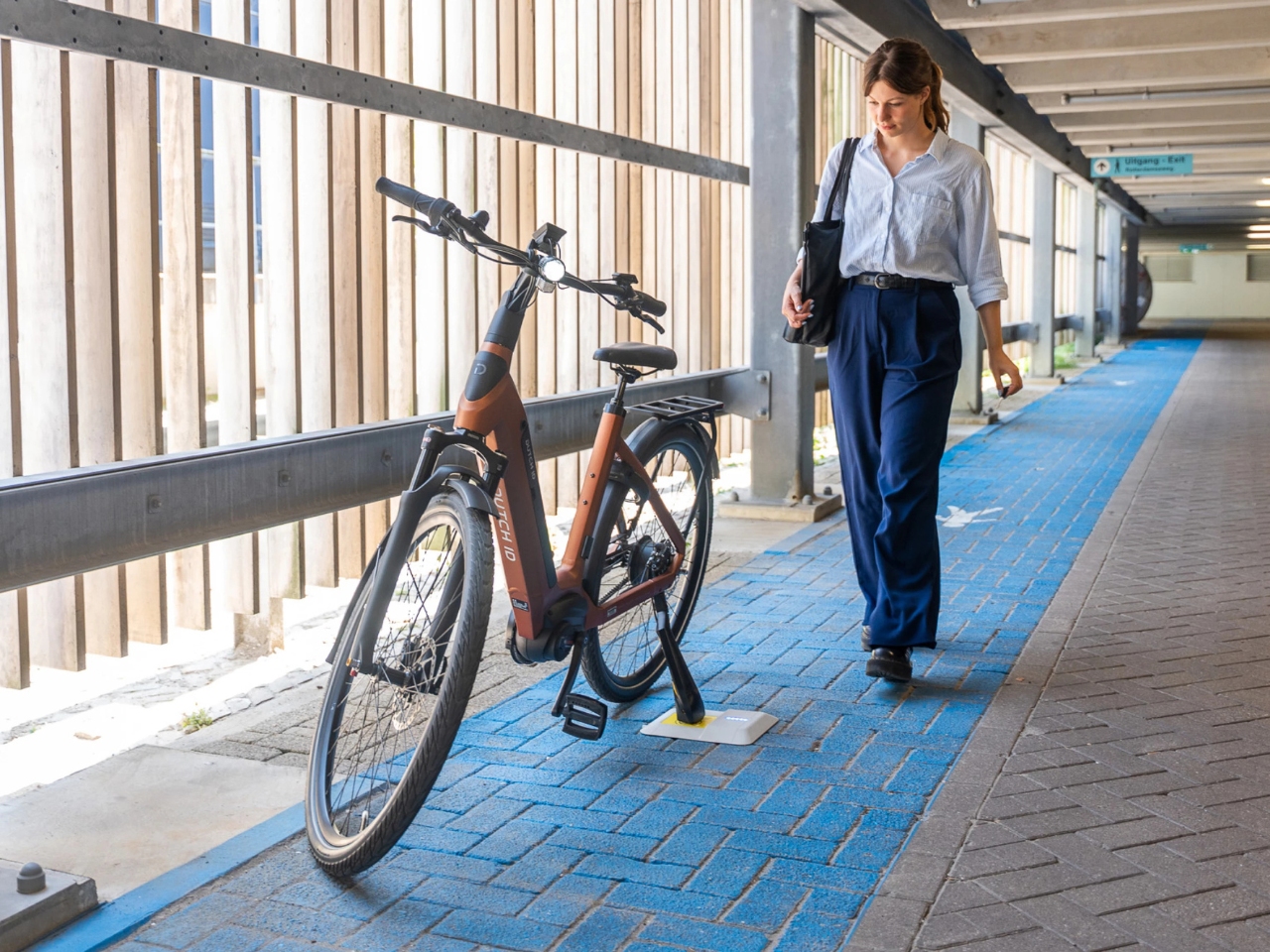 Compact，Wireless Bicycle Charging Pad，Electronic equipment，Digital，