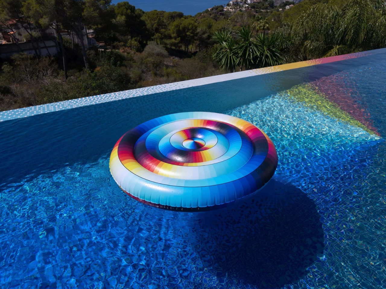 artistic beauty，inflatable swimming pool floating bed，Summer outdoor，Portable design，Felipe Pantone，