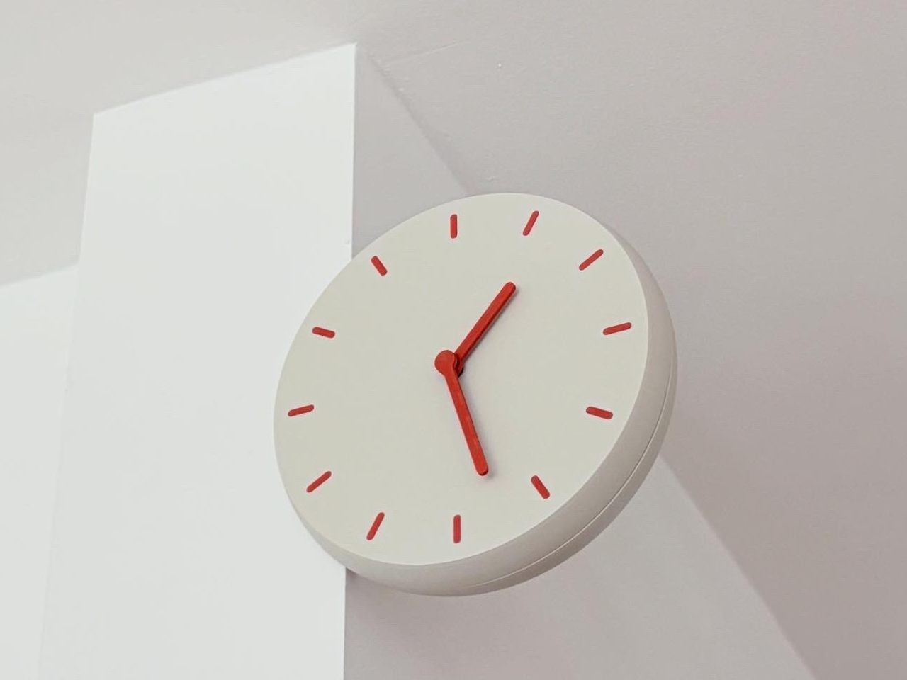Corner clock，Clock，Corner Design，Home Furnishing decoration，