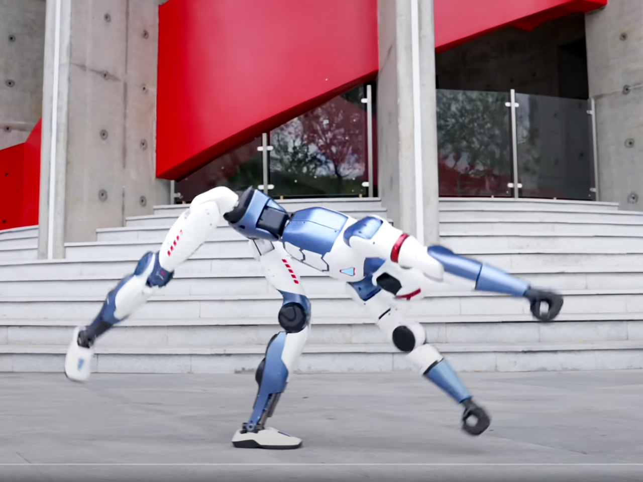 movement robot，Human form，Unitrees R1，athletic ability，Educational tools，