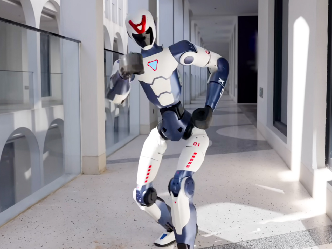 movement robot，Human form，Unitrees R1，athletic ability，Educational tools，