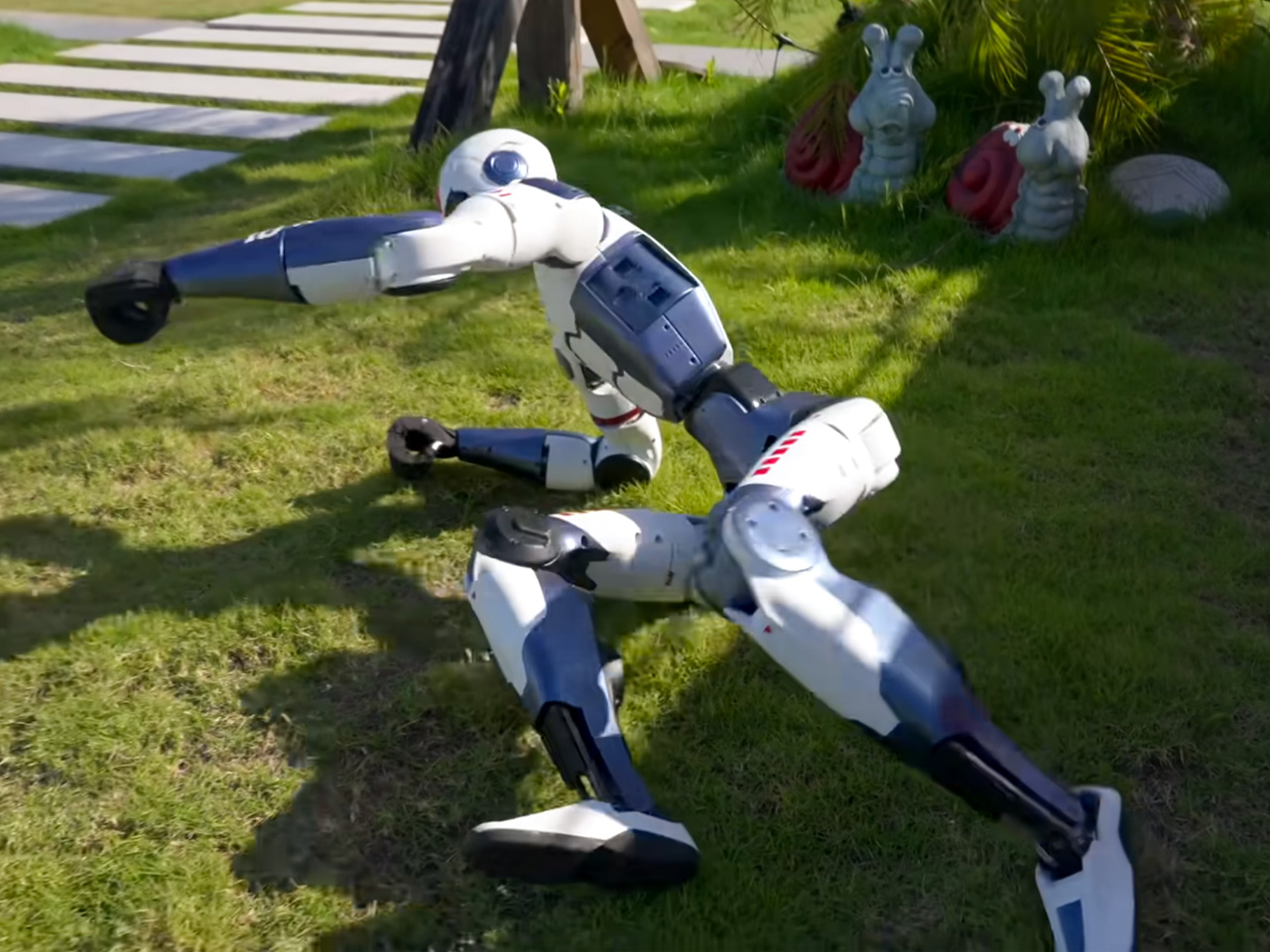 movement robot，Human form，Unitrees R1，athletic ability，Educational tools，