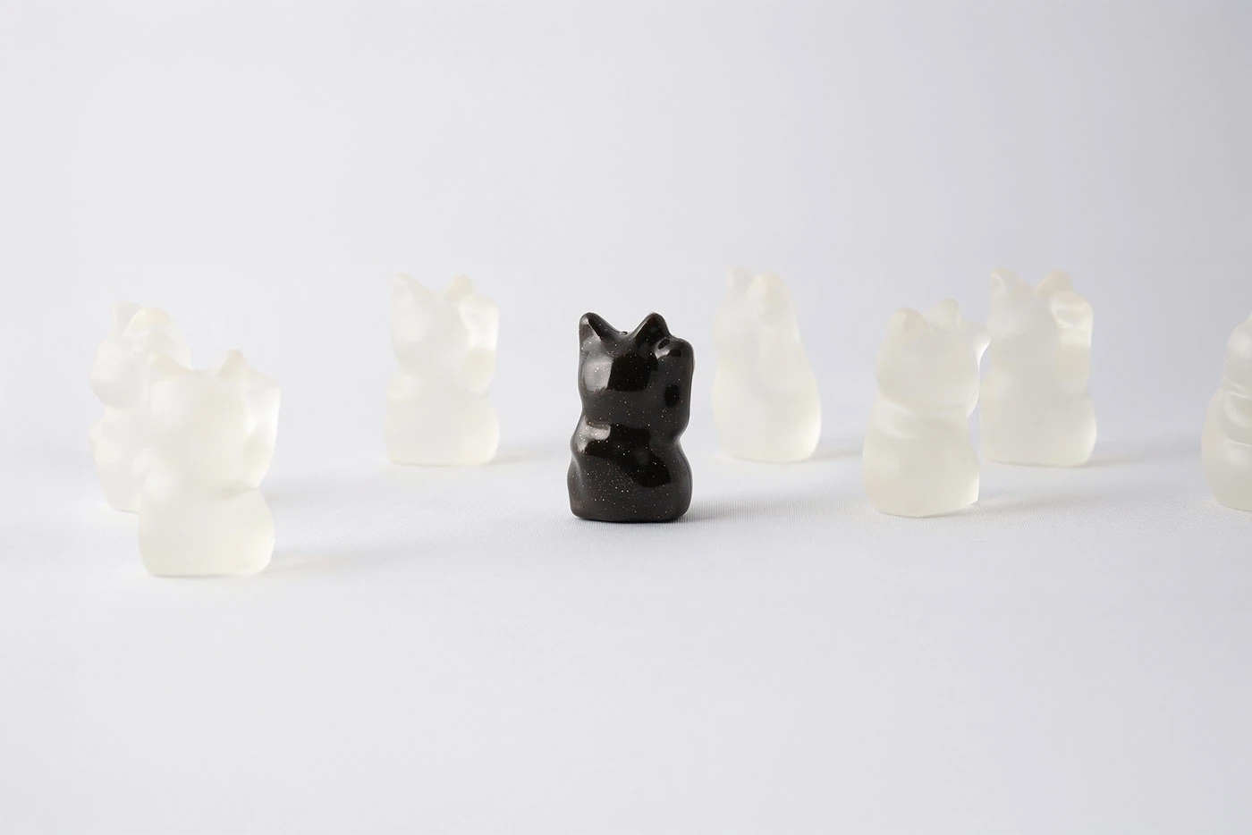 marine waste plastics，Fortune Cat，Sea glass fillet，Sustainable design，Environmental Enlightenment，