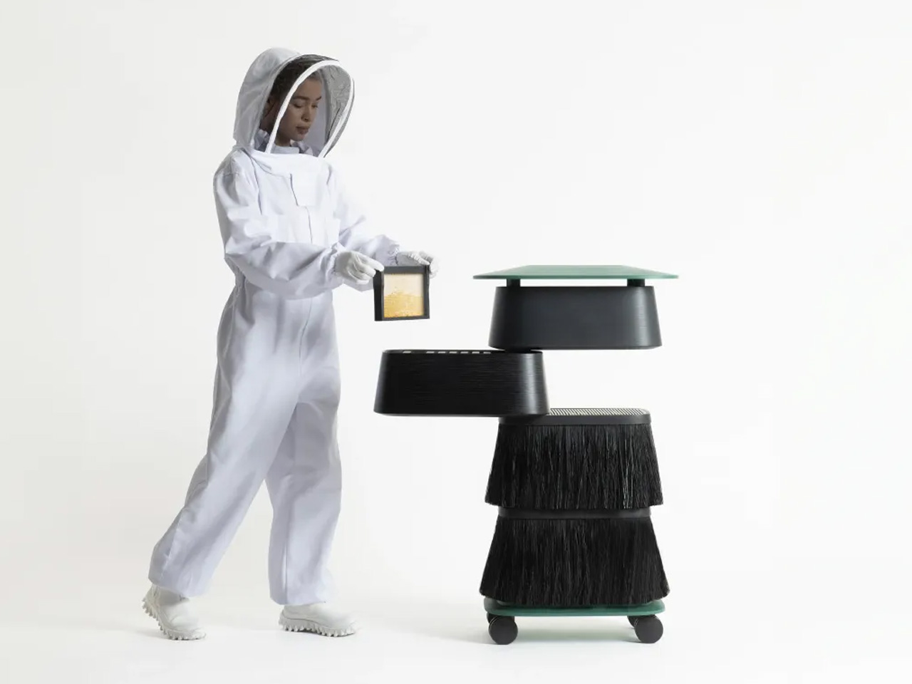 Modular Hive，Solitary Bee Hotel，Milan Design Week 2025，stackable ，Andreu World，