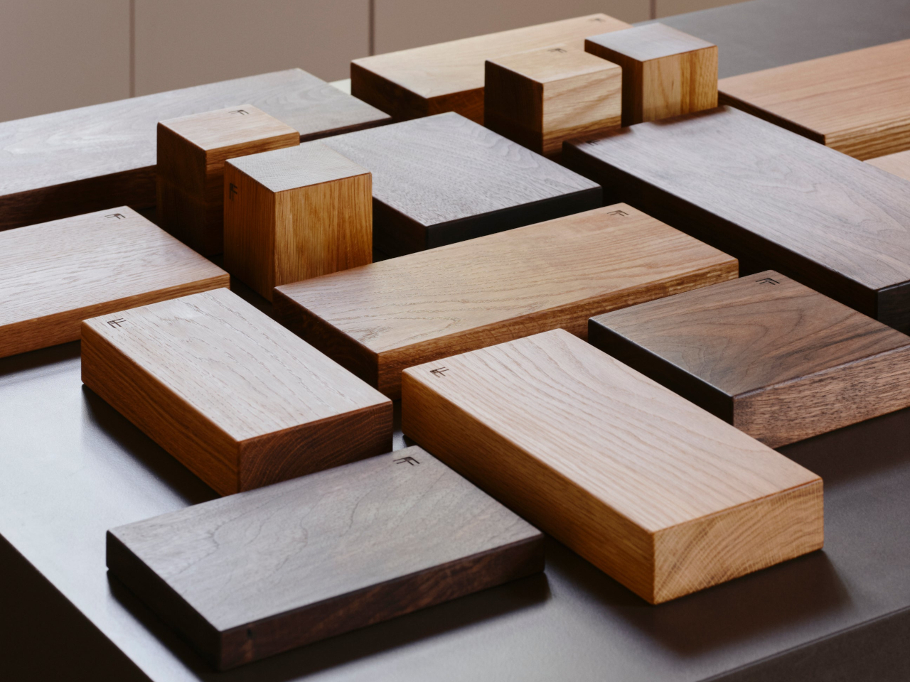 Sustainable Home Furnishing，Manual Limited，Extruded aluminum candle holder，Wood-patchwork cheese board，