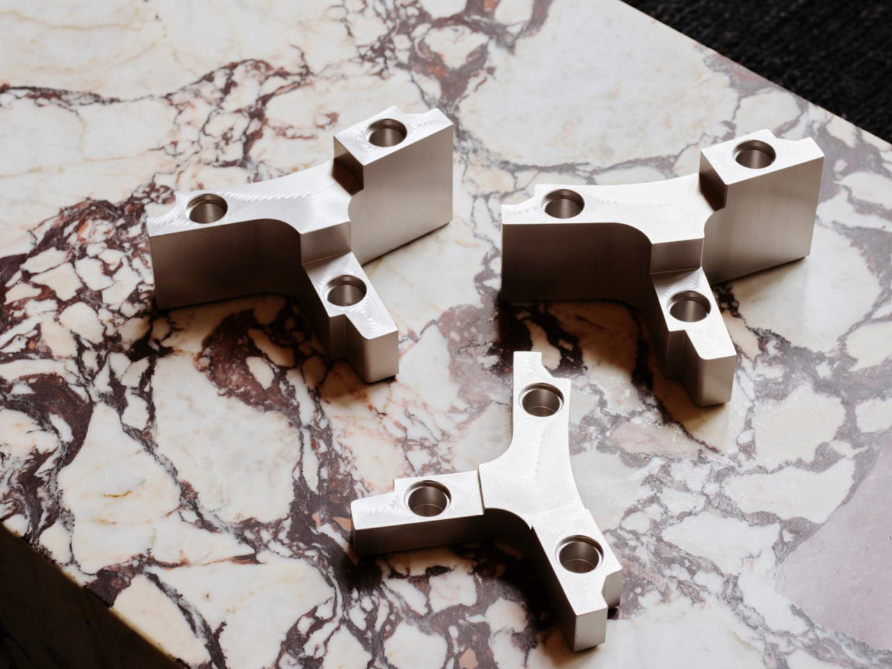 Sustainable Home Furnishing，Manual Limited，Extruded aluminum candle holder，Wood-patchwork cheese board，