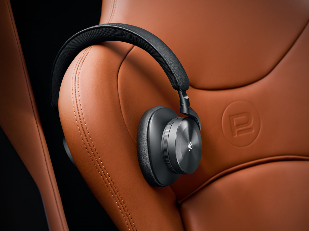 Curved screen，Connolly，steam bending wood，Racing Training Artifact，Vaughtons，