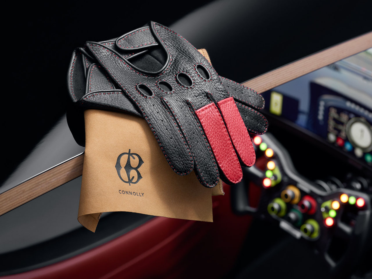 Curved screen，Connolly，steam bending wood，Racing Training Artifact，Vaughtons，