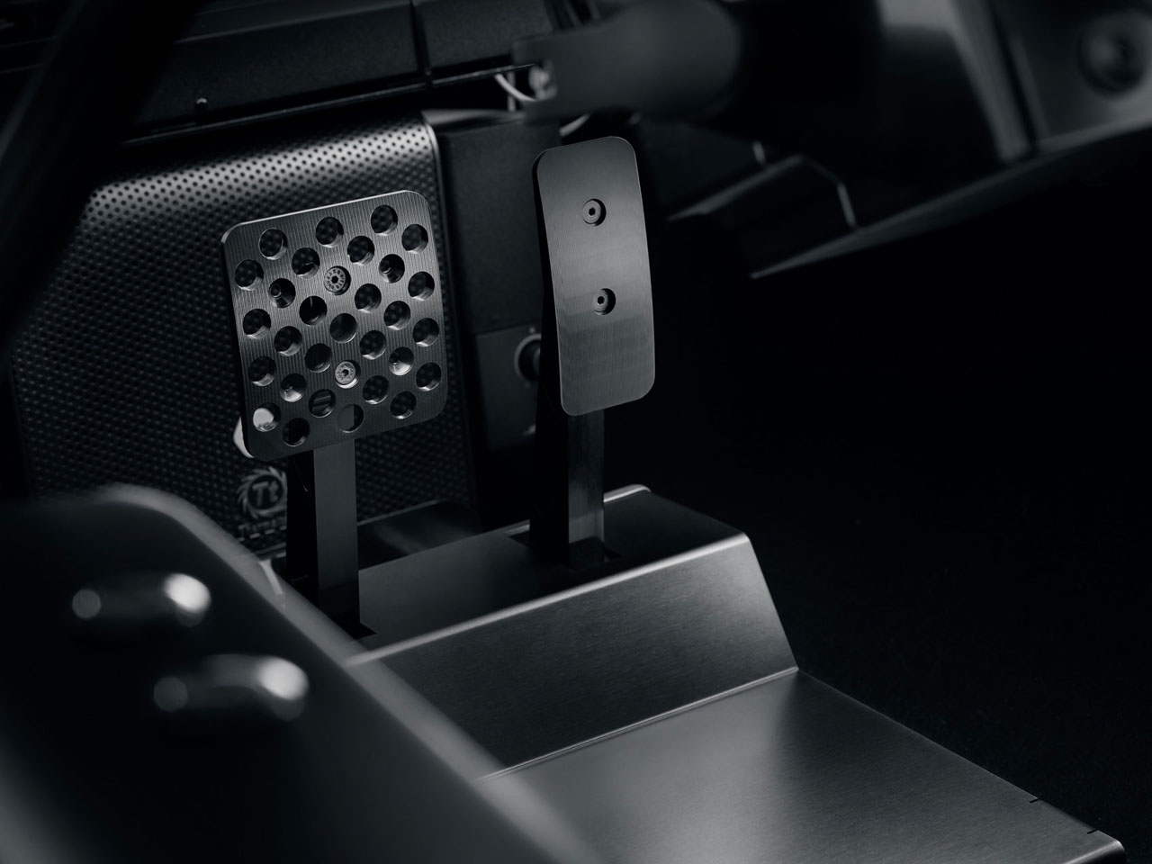 Curved screen，Connolly，steam bending wood，Racing Training Artifact，Vaughtons，