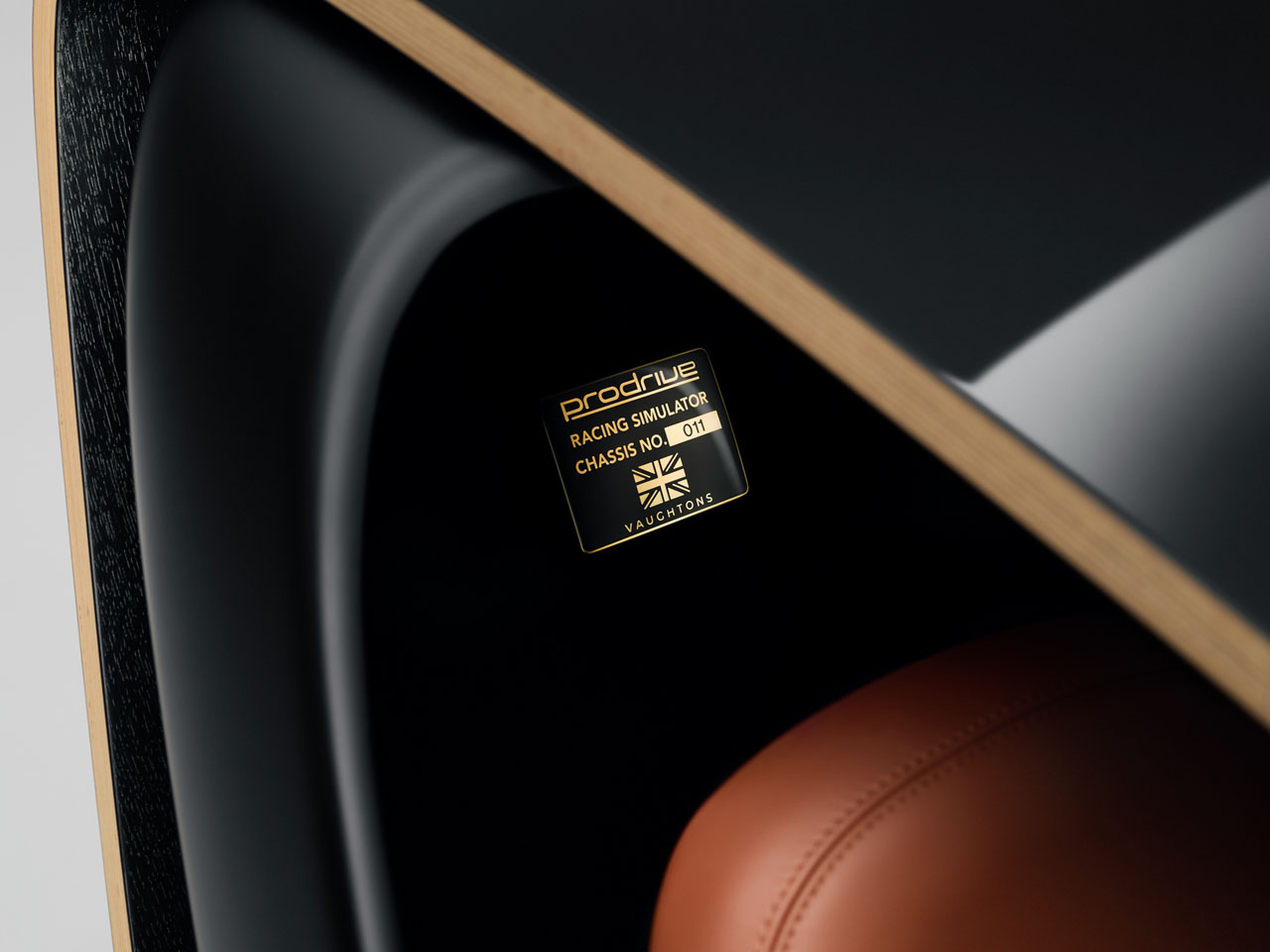 Curved screen，Connolly，steam bending wood，Racing Training Artifact，Vaughtons，