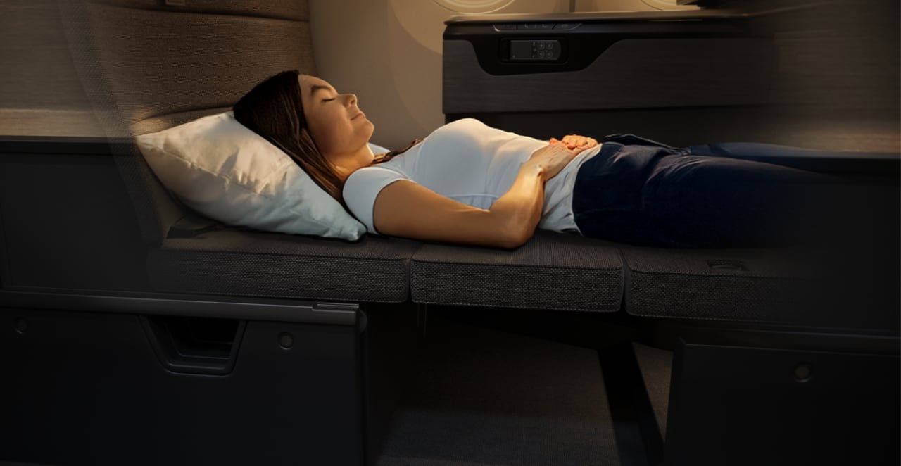 business class in sofa style，reclined seat，The Room FX，Electric leg rest，Longitudinal space，