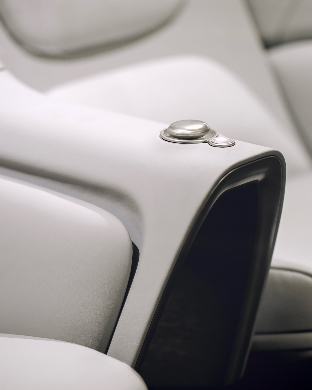 hair drier，Water cup，camera，