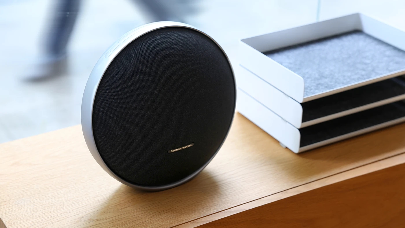 Onyx Studio 9，Round aluminum frame，Acoustic fabric，Minimalist UI，Bluetooth Speaker ，