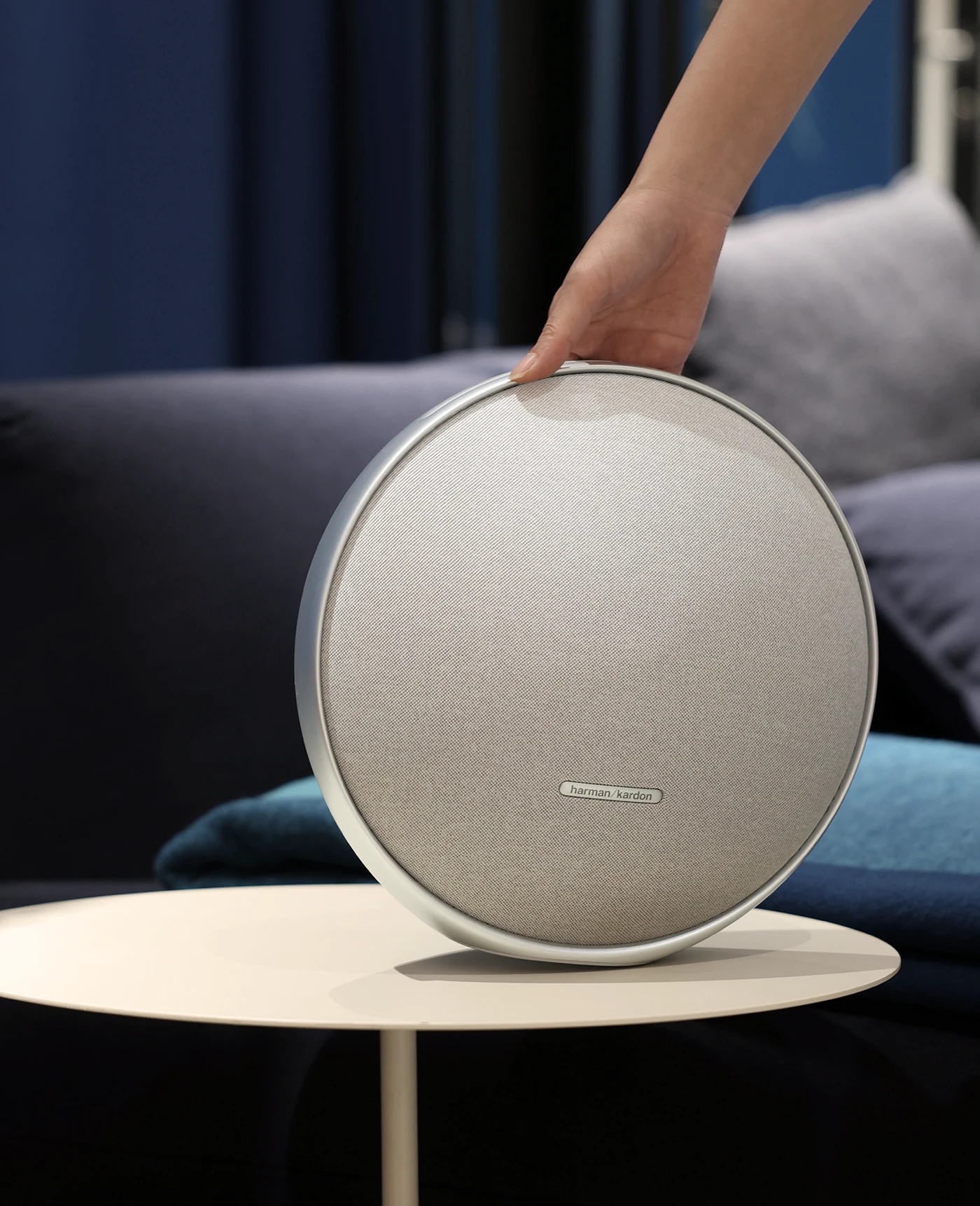 Onyx Studio 9，Round aluminum frame，Acoustic fabric，Minimalist UI，Bluetooth Speaker ，