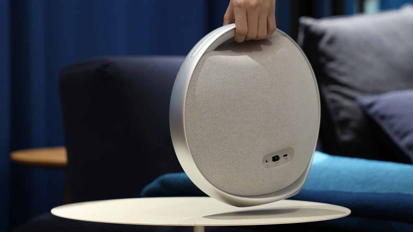 Onyx Studio 9，Round aluminum frame，Acoustic fabric，Minimalist UI，Bluetooth Speaker ，
