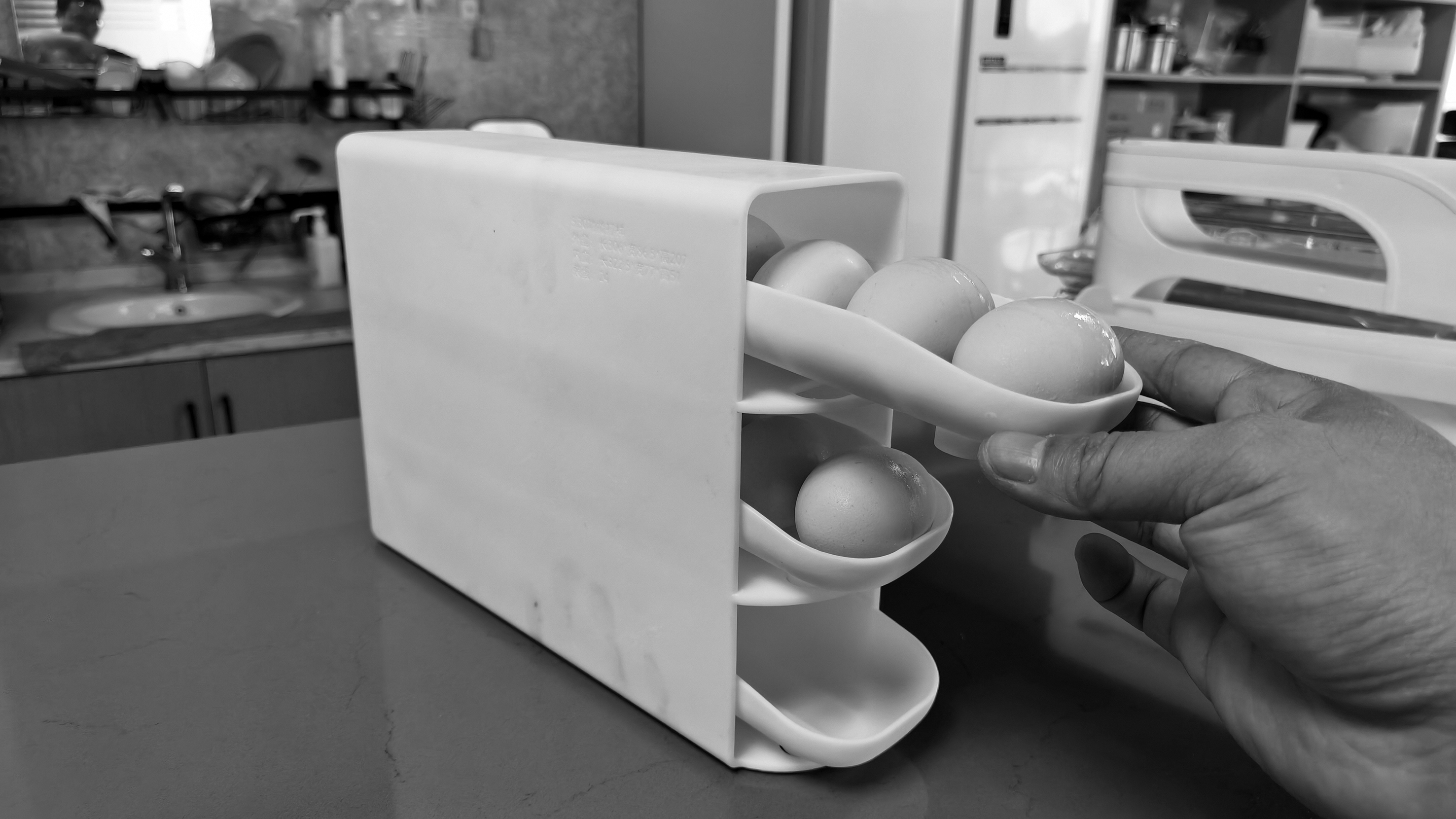 Kitchen supplies, egg box, rolling egg box，