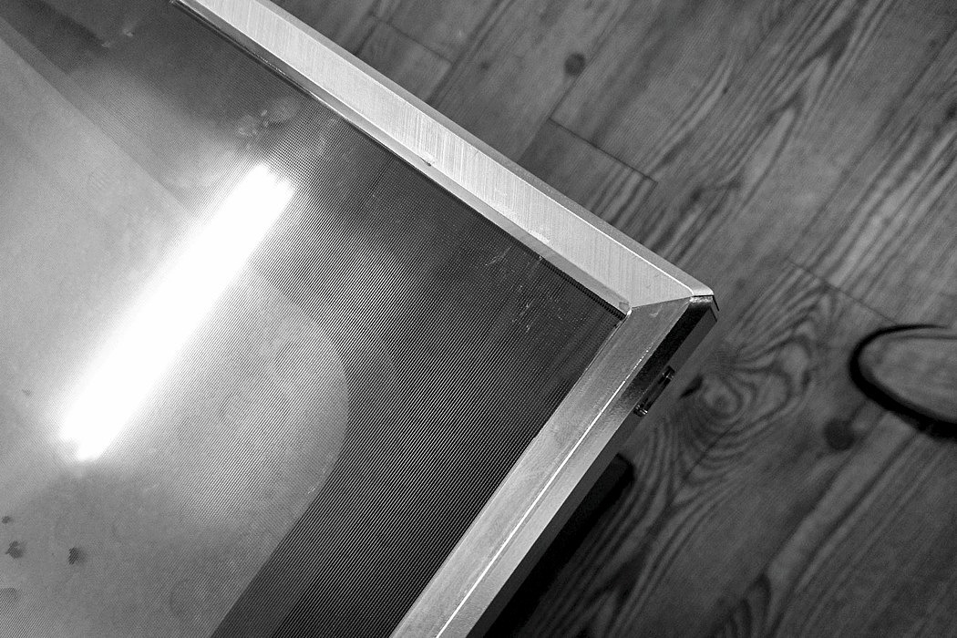 science and technology，Simplicity，television，Transparent display panel，