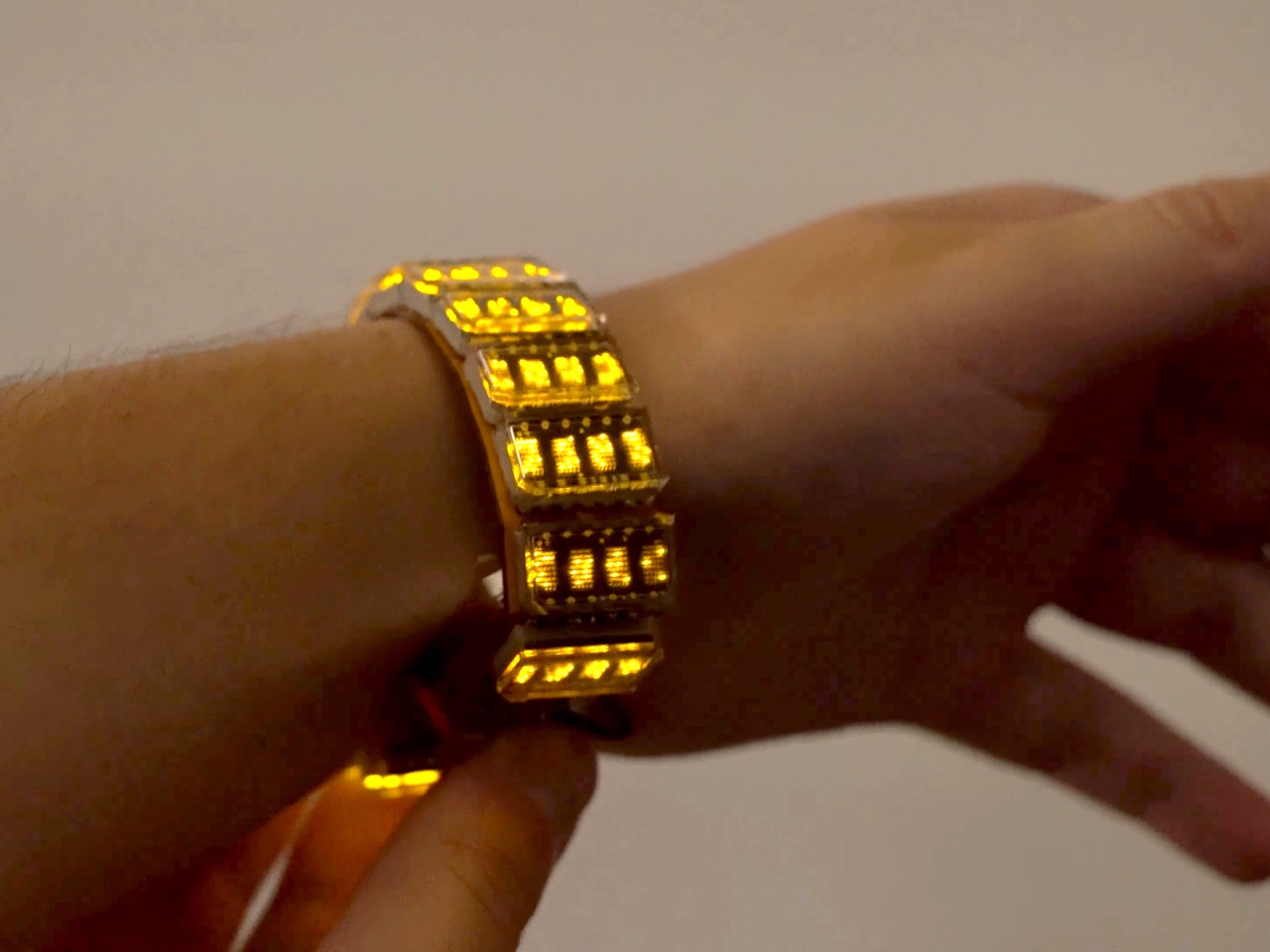 Cyberpunk Watch，wraparound display，Concept Watch，Science fiction Aesthetics，Surround screen，