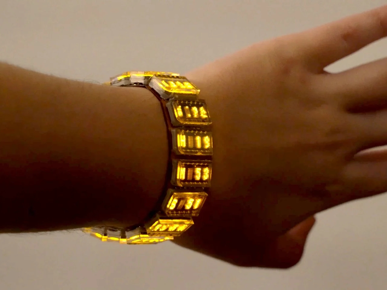 Cyberpunk Watch，wraparound display，Concept Watch，Science fiction Aesthetics，Surround screen，