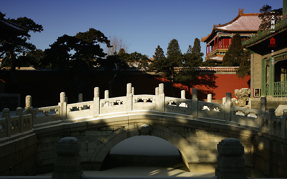 摄影，雪景，雕塑，紫禁城，宫殿，朱红，海棠花，中国元素，中国风，日晷，北京故宫，景观，场景，建筑，故宫博物院，文物，历史，