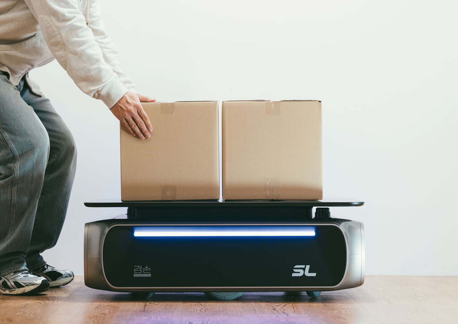 2025 Red Dot Product Design Award，Industrial Design and Robotics，Autonomous Mobile Robot，