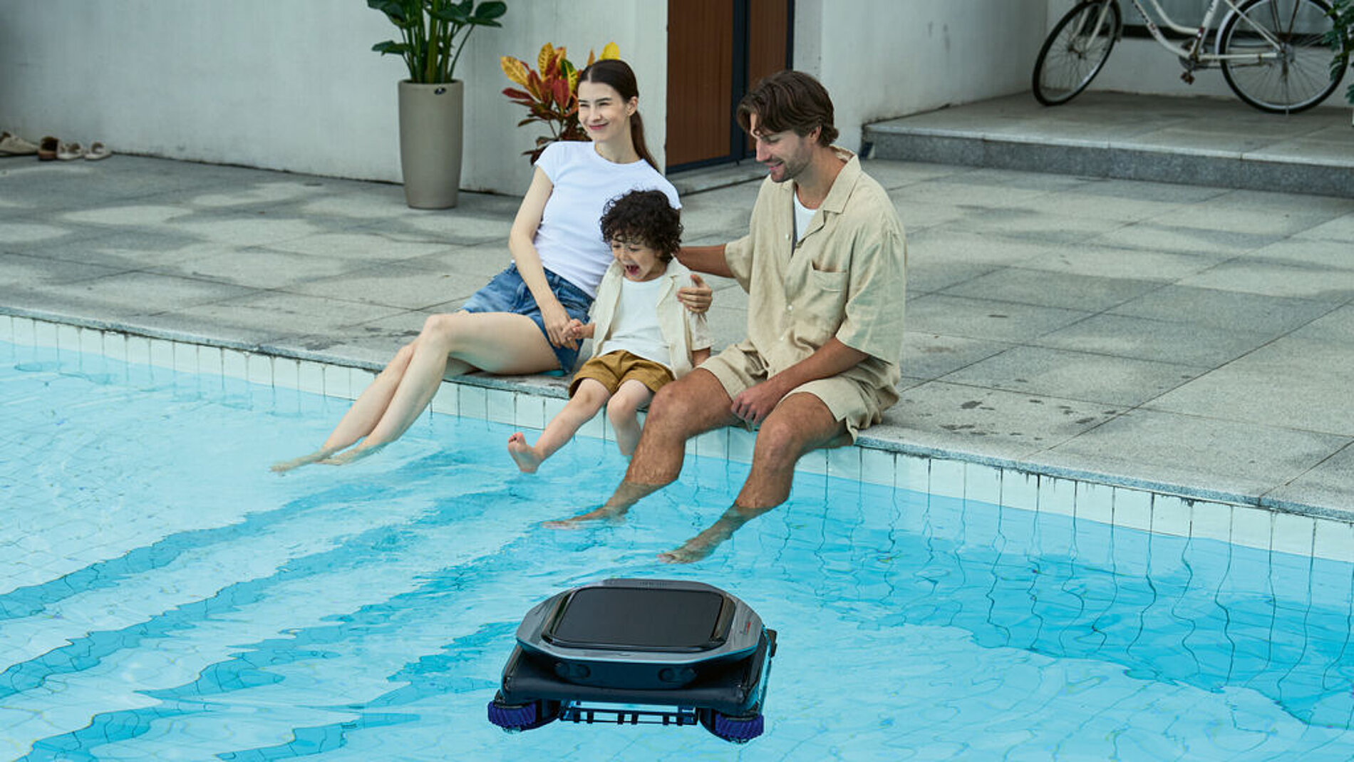 2025 Red Dot Product Design Award，Industrial Design and Robotics，Cleaning robot，