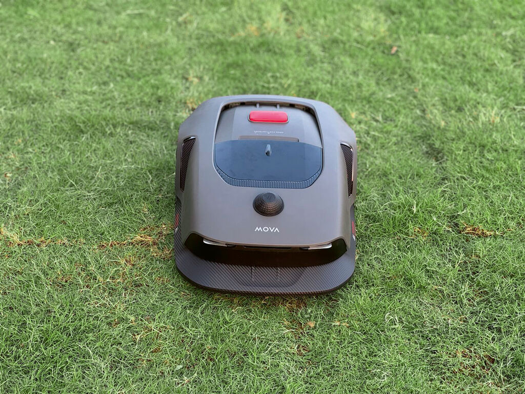 2025 Red Dot Product Design Award，Industrial Design and Robotics，Robot lawn mower，