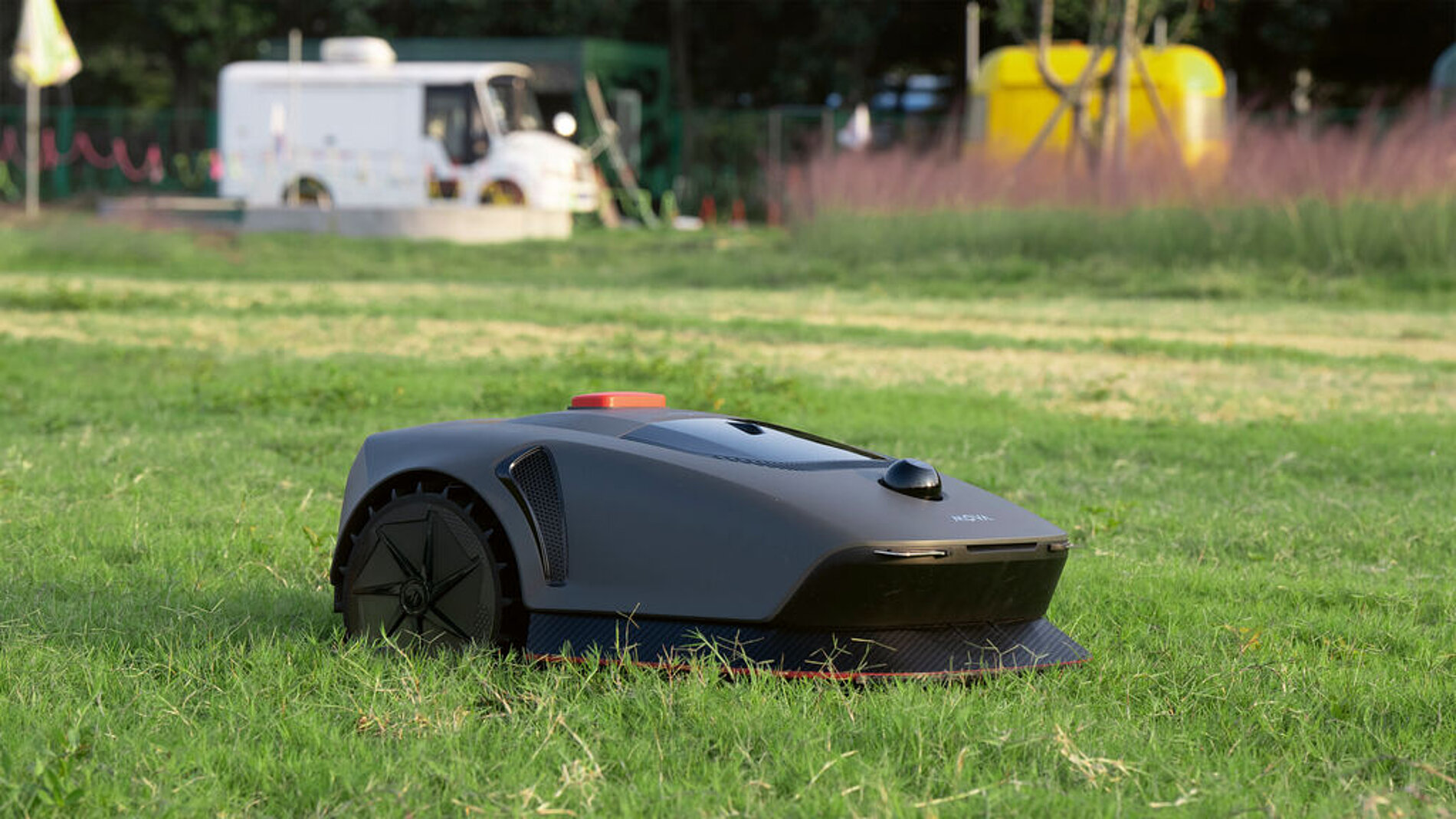 2025 Red Dot Product Design Award，Industrial Design and Robotics，Robot lawn mower，