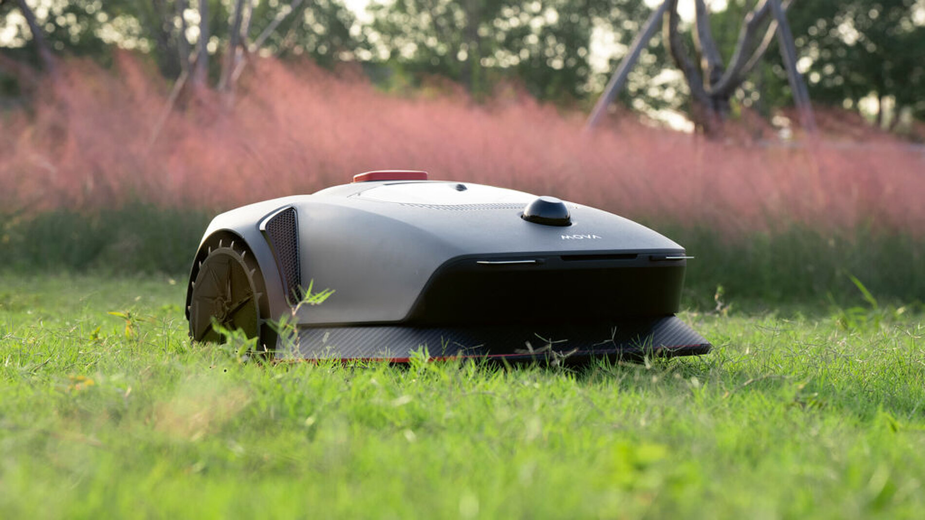 2025 Red Dot Product Design Award，Industrial Design and Robotics，Robot lawn mower，