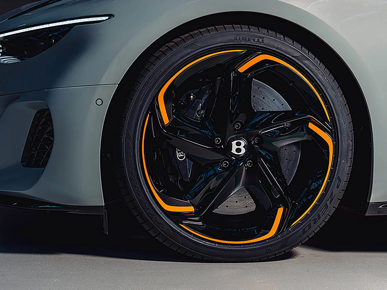 vehicle，automobile，Bentley，Sports car，